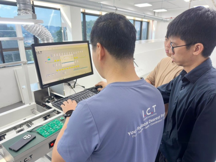 Unterst&uuml;tzung bei Installation und Technikerschulung vor Ort