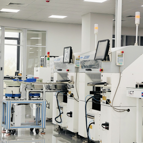 JUKI JM-100 | Automatische Hochgeschwindigkeits-DIP-Ausrüstung von JUKI für Komponenten mit ungerader Form, PTH-Einfügungsmaschine