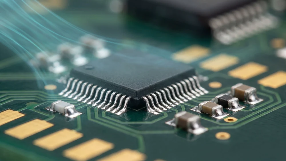 low-oxygen-reflow-bright-lot-joints-macro.webp