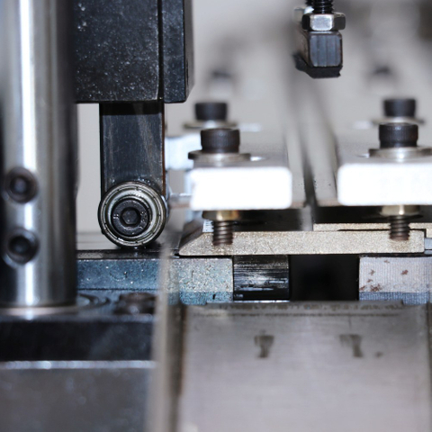 I.C.T | Vollautomatische PCB Plug-Schneidemaschine