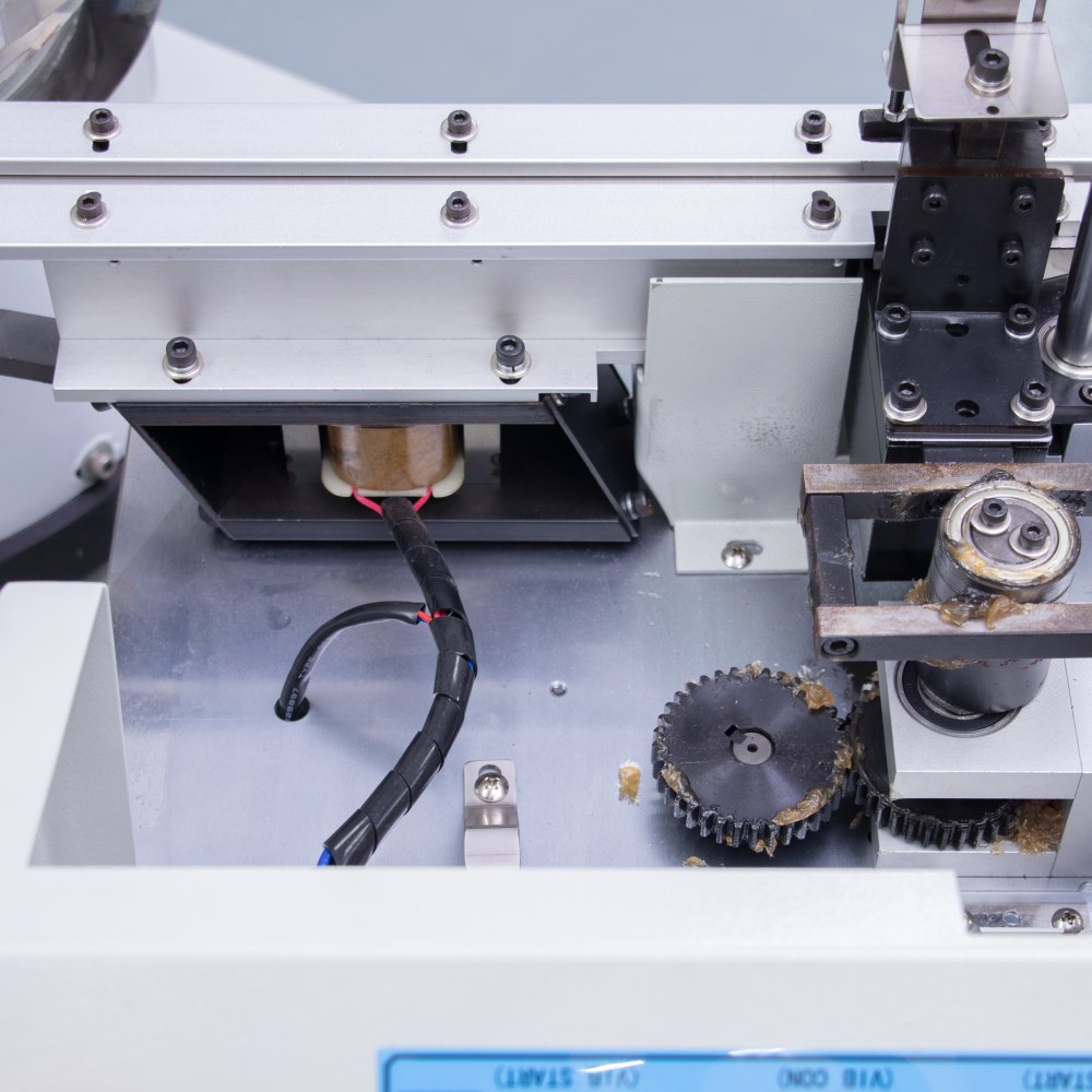 I.C.T | Automatische Komponenten-Leitungsschneidemaschine
